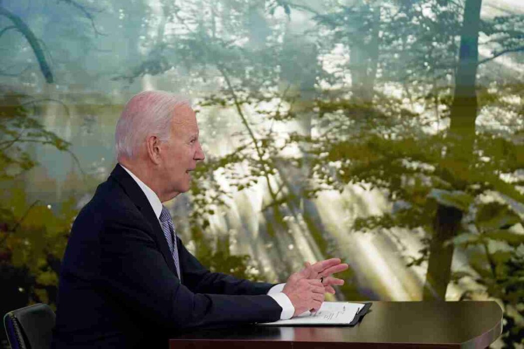 Demokraten Joe Biden försöker försöker göra USA lite grönare.