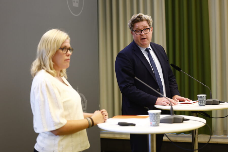 Utredaren och rådmannen Sara Markstedt och justitieminister Gunnar Strömmer (M).