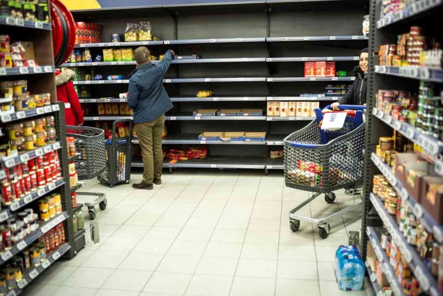 De ökande matpriserna har fått de matälskande fransmännen att minska på sina inköp.