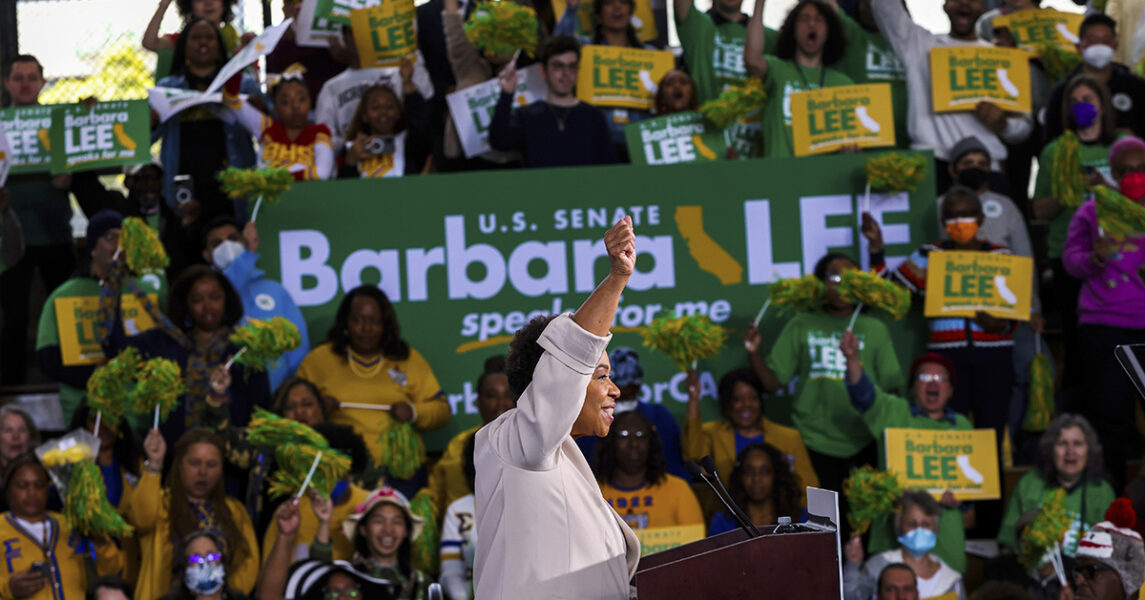 Kongressledamoten Barbara Lee kampanjar i Oakland i Kalifornien i februari i år.