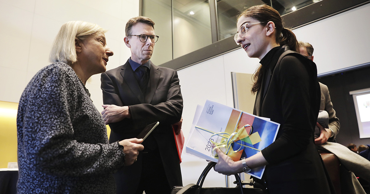 Klimat- och miljöminister Romina Pourmokhtari kommenterar Klimatrådets granskning av regeringens politik.