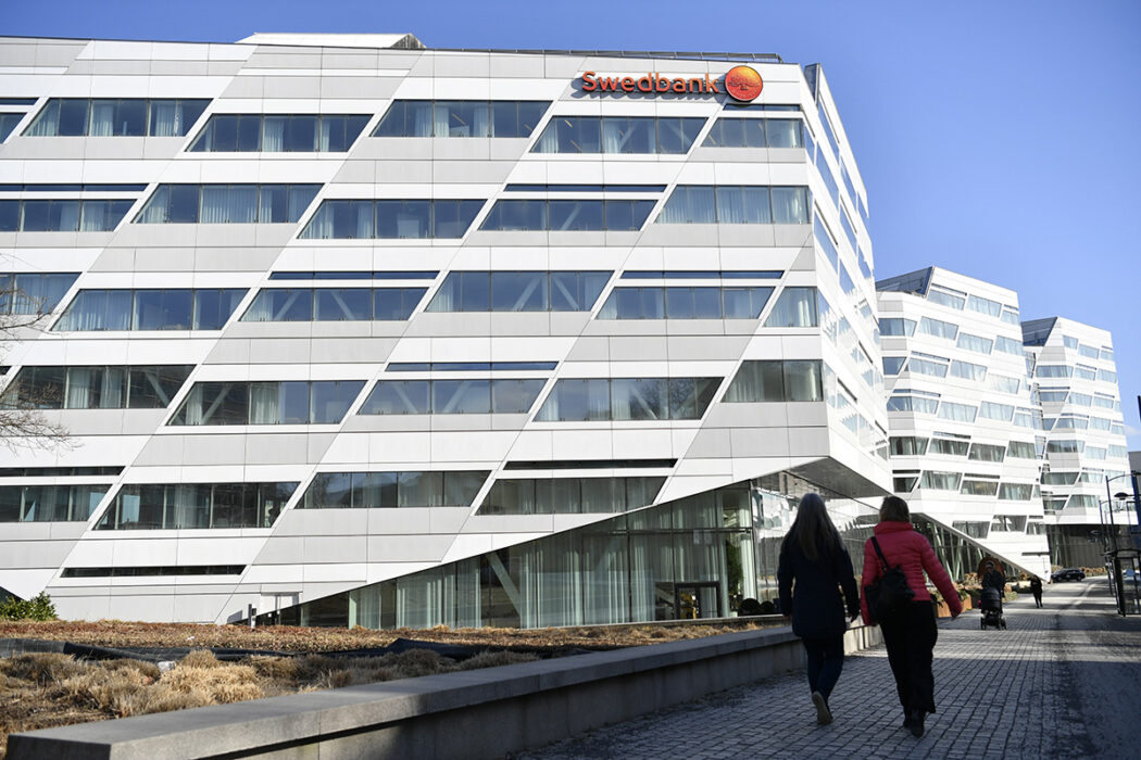Swedbanks hemsida är en av fyra granskade som inte uppfyller kraven om hantering av kakor.