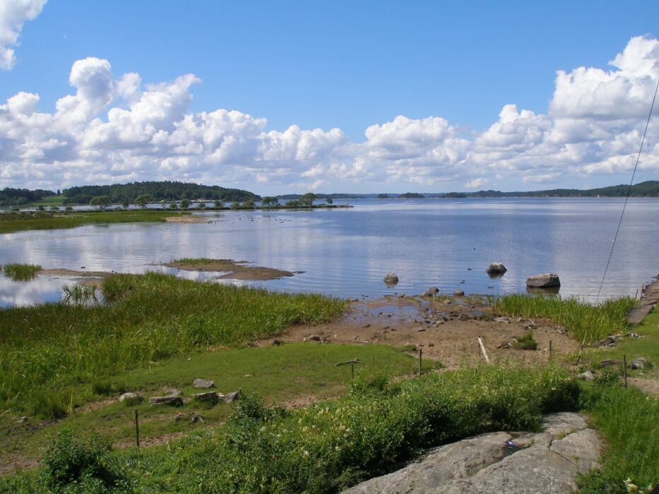 Bygglovet för strandvillan vid sjön Mjörn hävdes senare av Länsstyrelsen efter en överklagan.