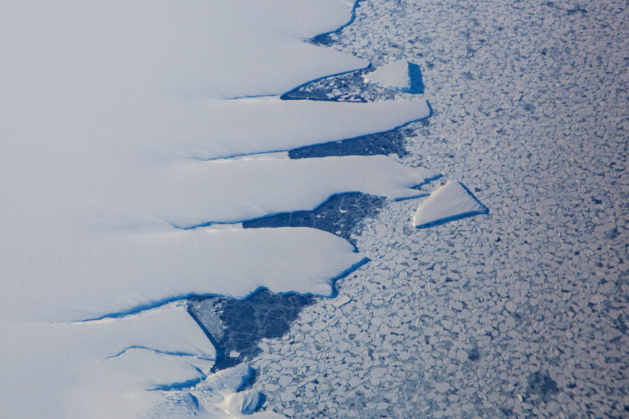 Isen på Antarktis minskar.