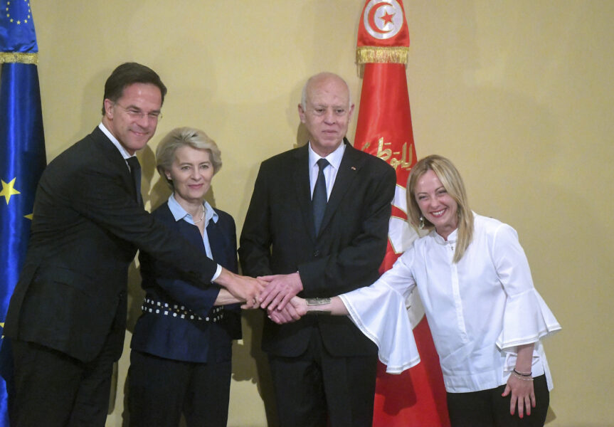 Nederländernas premiärminister Mark Rutte, EU-kommissionens ordförande Ursula von der Leyen, Tunisiens president Kais Saied och Italiens premiärminister Giorgia Meloni, efter söndagens uppgörelse.