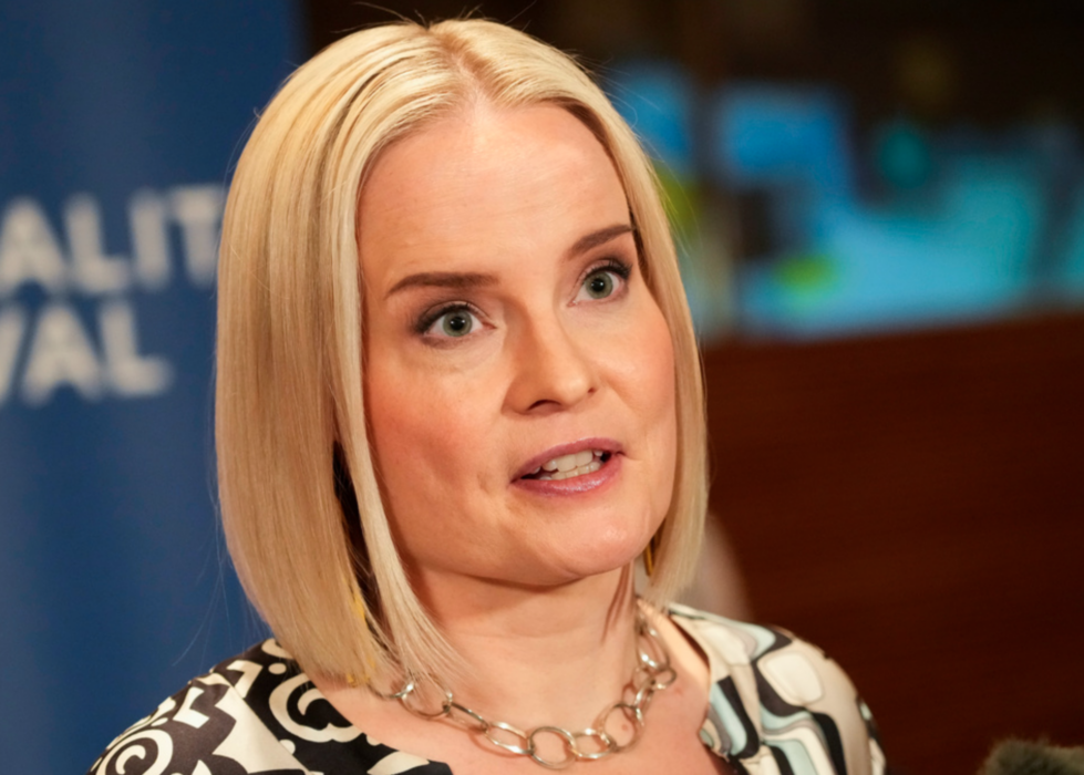 Finansminister och Sannfinländarnas partiledare Riikka Purra är en av de som anklagas för att tro på en högerextrem konspirationsteori.