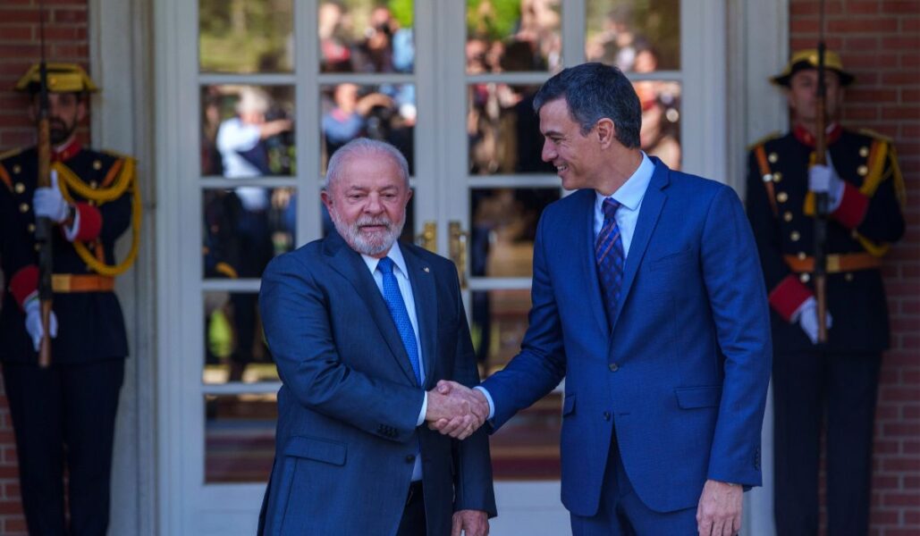Lula da Silva i samband med ett besök i Spanien för att väcka till liv det frihandelsavtal som förhandlats mellan EU och handelsblocket Mercosur sedan 1999 och som kan nå i mål i år – om kommissionens ordförande Ursula von der Leyen, får sin vilja igenom.