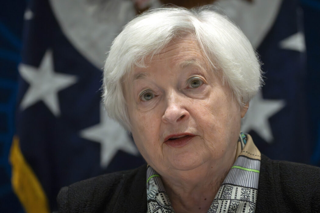USA:s finansminister Janet Yellen pratar under ett möte om klimatfinansiering i Peking.