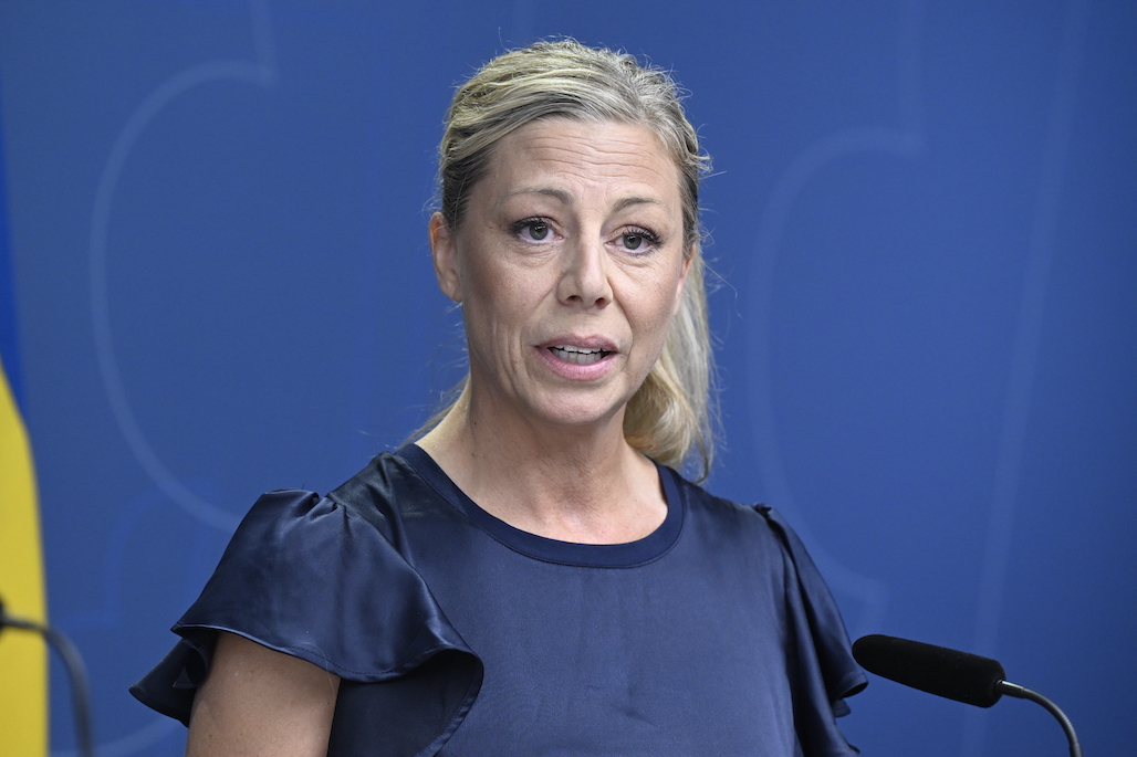 Linda Lindberg (SD), talar i stället för SD:s partiledare Jimmie Åkesson i Visby i dag.