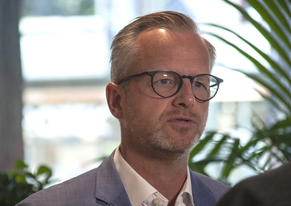 Mikael Damberg (S) vill att storbankerna tar sitt ansvar.