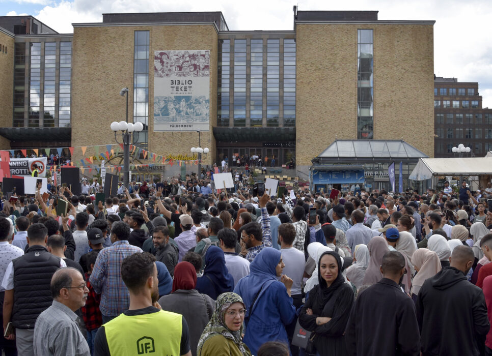 Flera tusen personer uppskattas ha deltagit i manifestationen på Medborgarplatsen.
