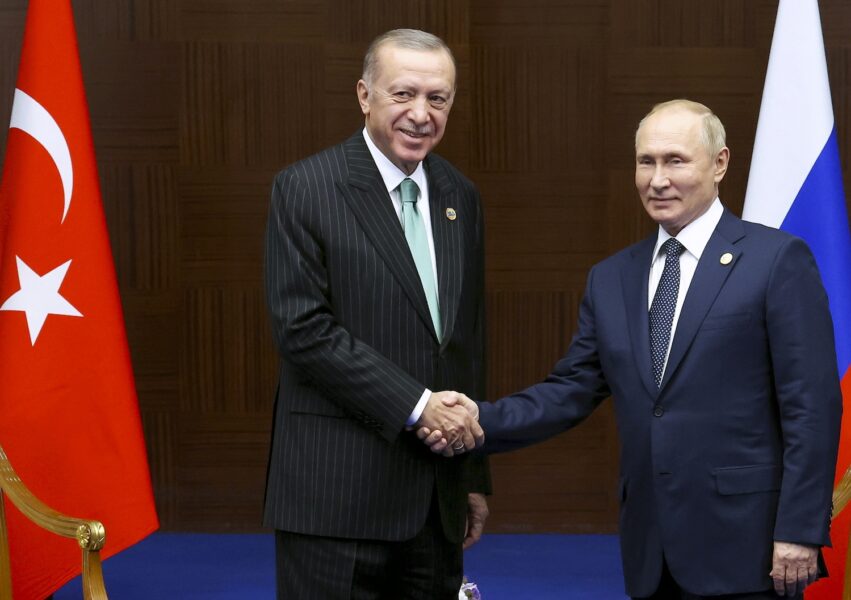 Turkiets president Recep Tayyip Erdogan och den ryske presidenten Vladimir Putin i ett möte i oktober 2022.