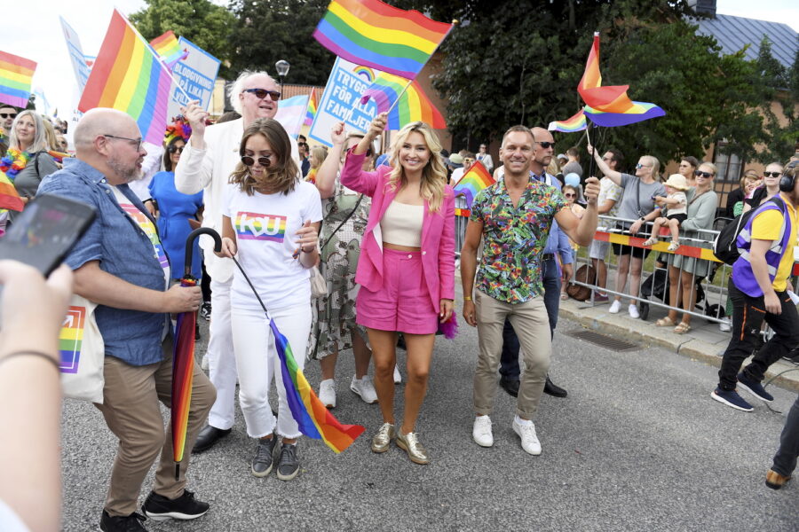 Kristdemokraternas partiledare Ebba Busch (KD) på 2022 års prideparade i Stockholm.
