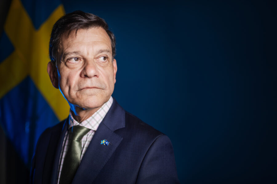 Henrik Landerholm, nationell säkerhetsrådgivare, uppmanar svenskar i utlandet att "iaktta ökad vaksamhet och försiktighet".