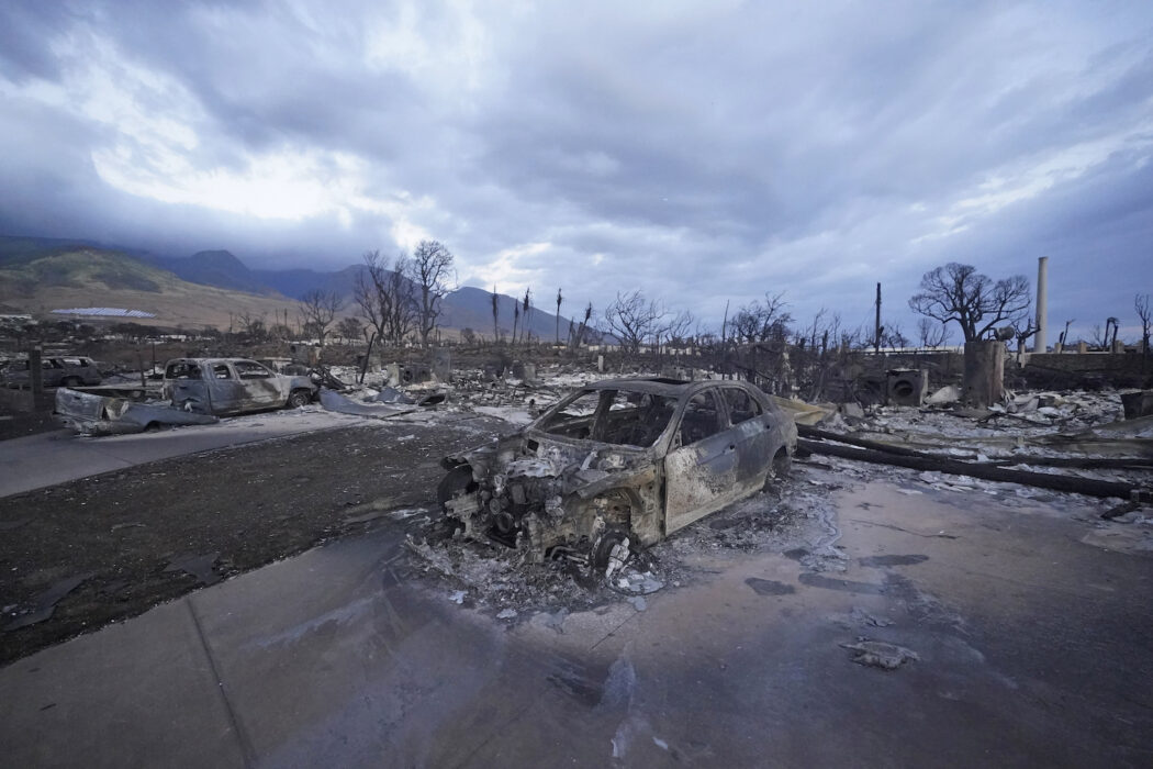 Den historiskt betydelsefulla kuststaden Lahaina på ön Maui är till stora delar nedbrunnen.