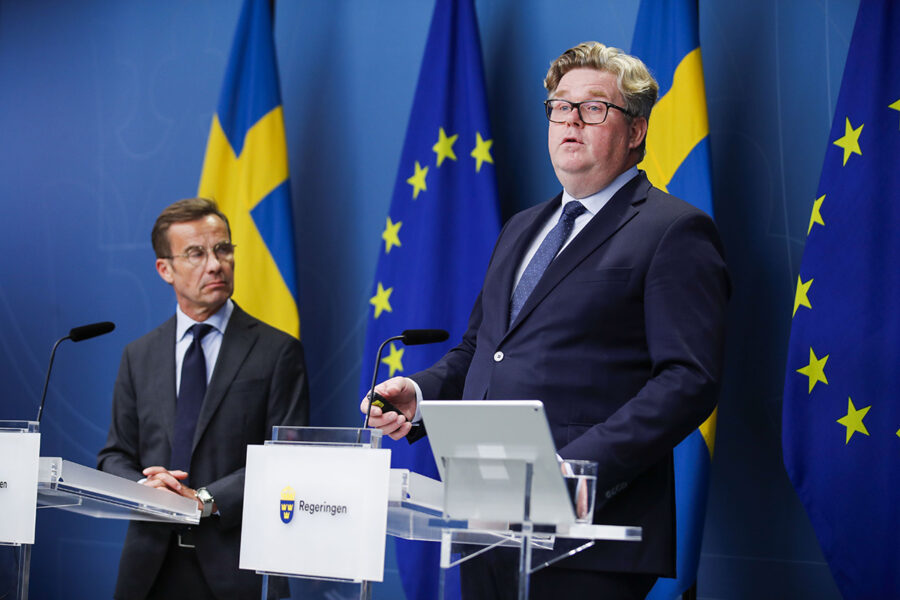 Statsminister Ulf Kristersson (M) och justitieminister Gunnar Strömmer (M) under en pressträff om det säkerhetspolitiska läget där de presenterade åtgärder för att skydda svenska medborgare.