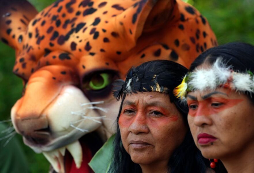 Ledare för urfolket Waorani deltar i ett evenemang som främjar en "ja"-röst i en folkomröstning om att inte utvinna olja i Quito, Ecuador, måndagen den 14 augusti 2023.