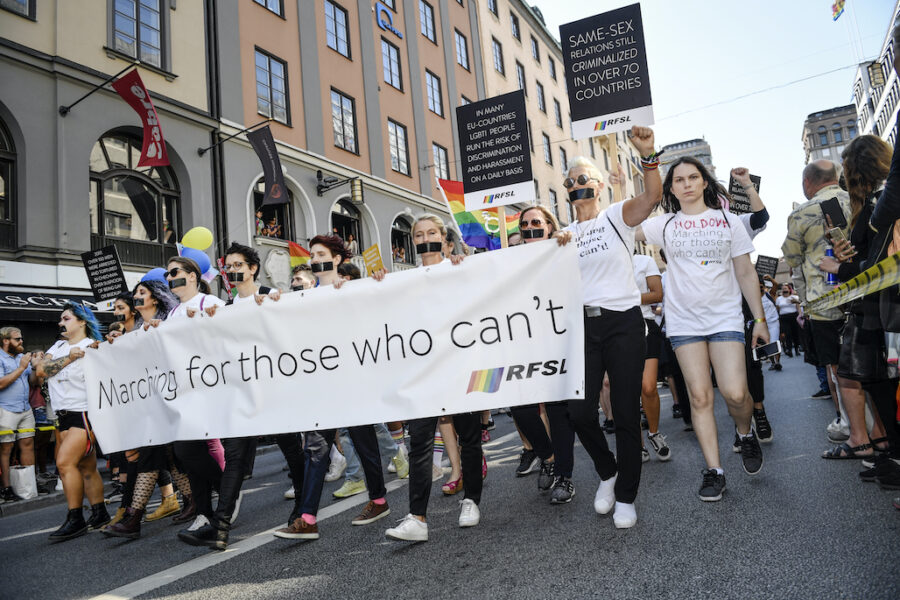 I många länder är homosexualitet fortfarande förbjudet och i Sverige nekas hbtq-flyktingar asyl systematiskt.