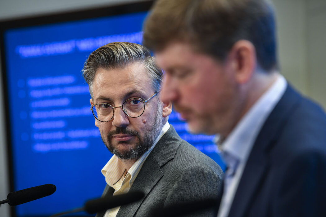 Centerpartiets partiledare Muharrem Demirok och partiets ekonomisk-politisk talesperson Martin Ådahl under en pressträff där nya klimatpolitiska förslag presenteras.