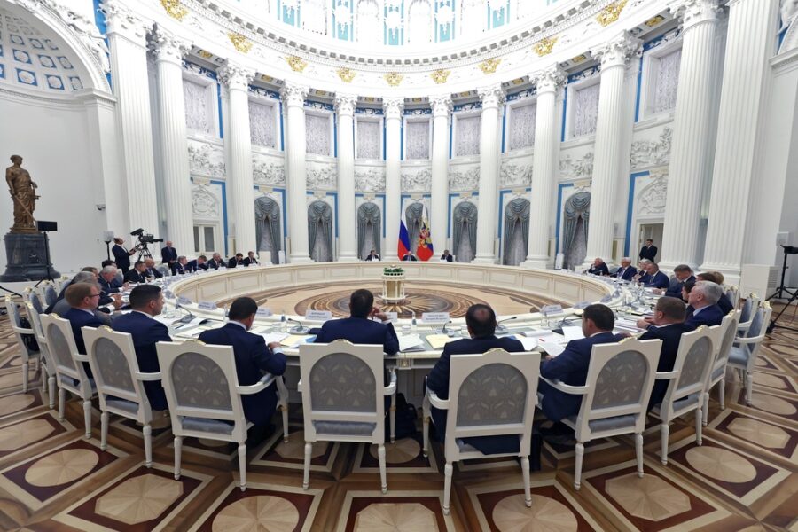  Rysslands president Vladimir Putin leder ett rådsmöte i Moskva.