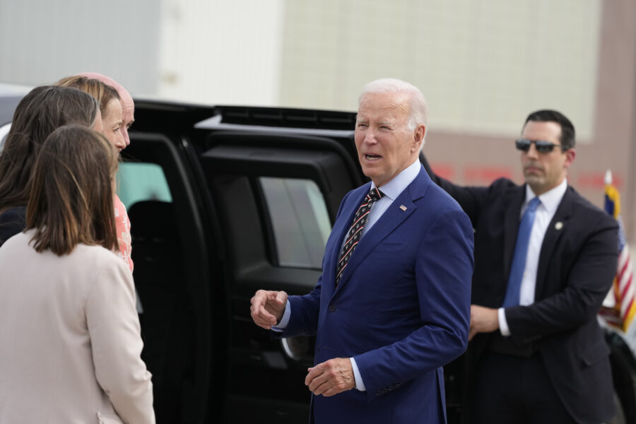 President Joe Biden har skrivit under en order som begränsar amerikanska företags handhavanden med Kina när det kommer till viktig teknologi som halvledare.