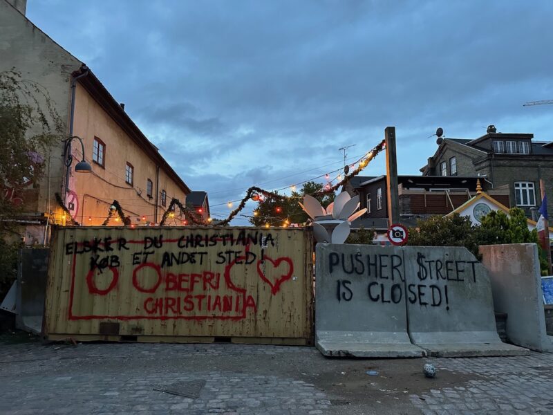 Boende i fristaden Christiania vill stänga droggatan Pusher street efter att kriminella gäng blivit allt mer hårdföra.