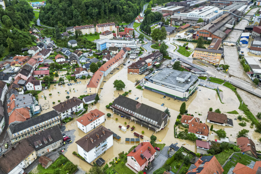En översvämmad ort omkring 6 mil nordost om huvudstaden Ljubljana på fredagen.