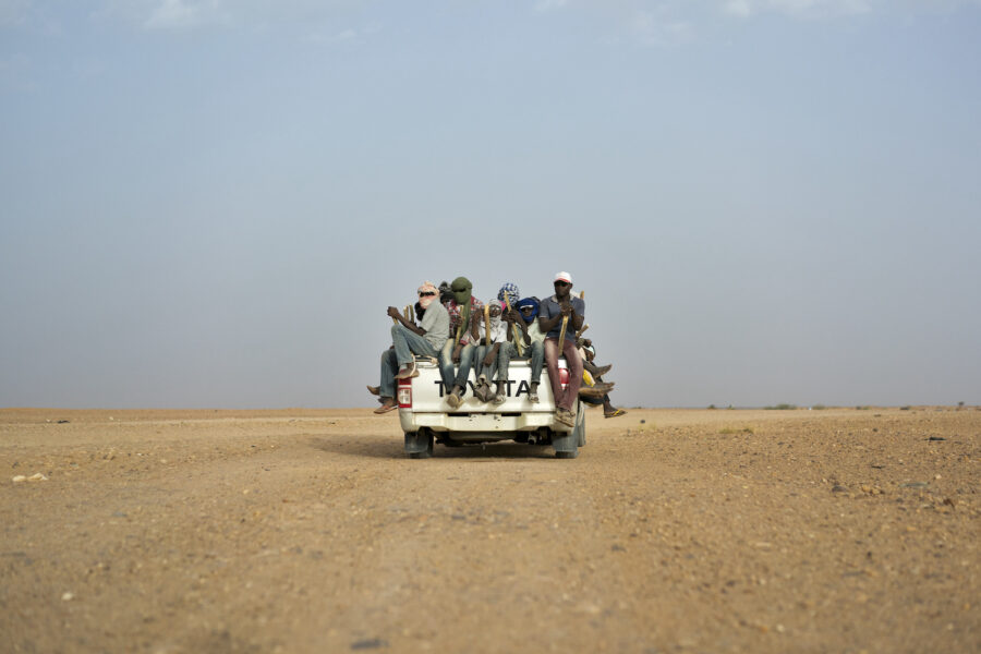 Migranter tar sig genom öknen i Niger, vidare mot Libyen.