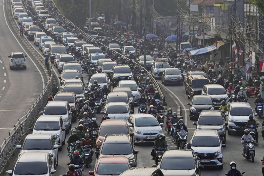 Köer i Indonesiens huvudstad Jakarta i början av augusti.