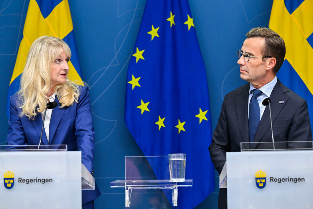 Säkerhetspolisen Charlotte von Essen och statsminister Ulf Kristersson (M) vid en perssträff med anledning av det försämrade säkerhetsläget i Sverige.