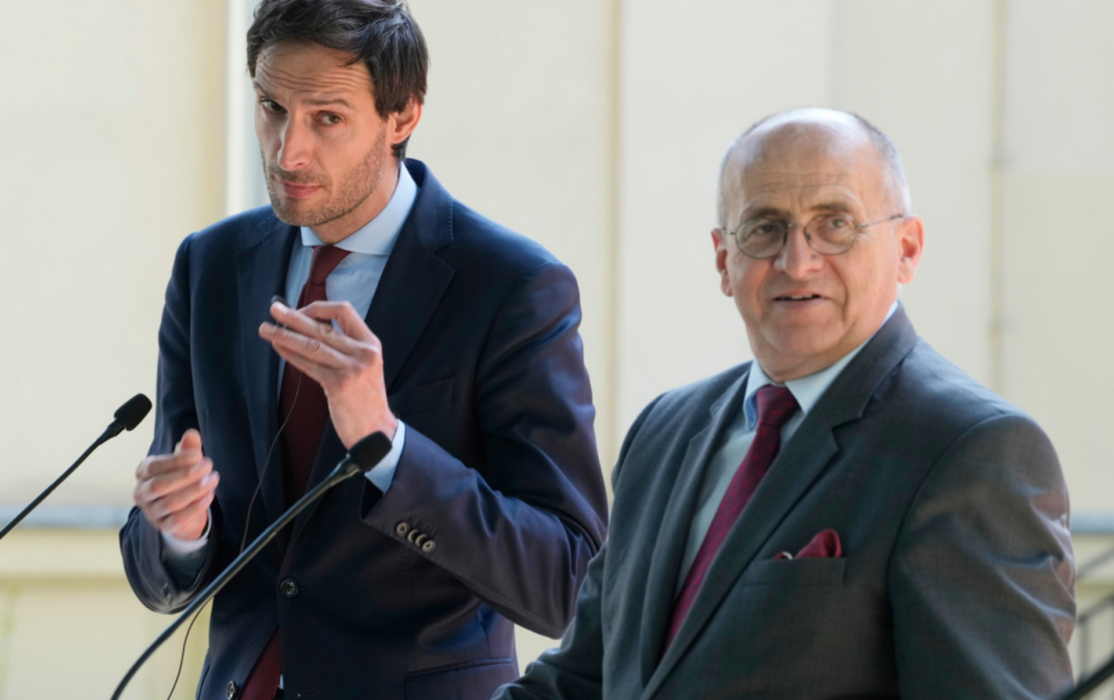 Nederländernas utrikesminister Wopke Hoekstra (vänster) blir ny klimatkommissionär i EU, här tillsammans med Polens utrikesminister Zbigniew Rau (höger).
