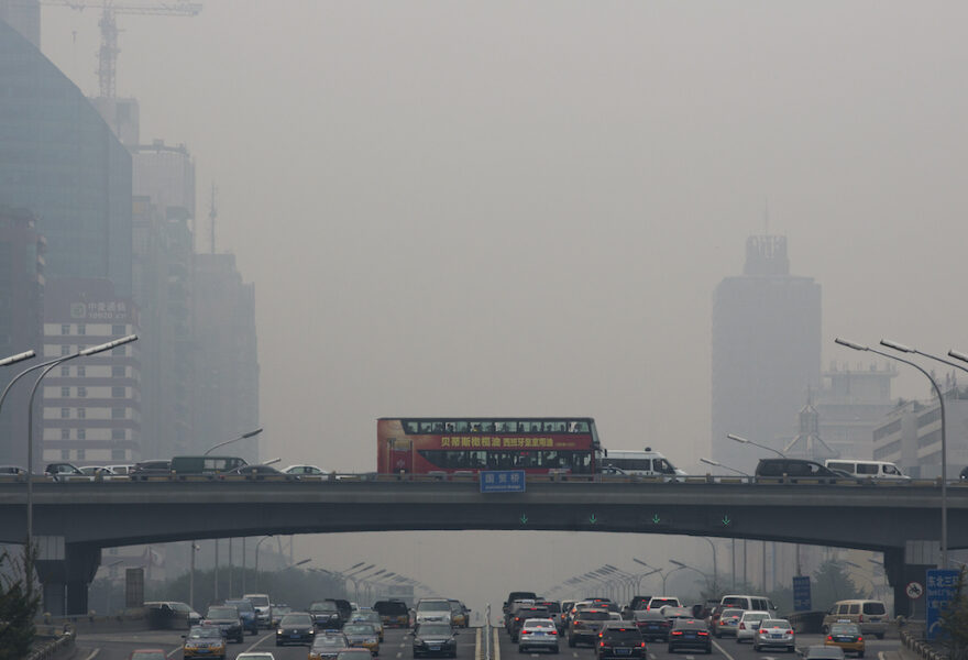 Den nya Air quality life Index-rapporten visar att luftföroreningar är en större hälsorisk än att röka eller dricka alkohol.
