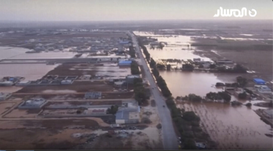 En bild från tv-kanalen Almasar tv visar översvämningarna i al-Marj på måndagen.