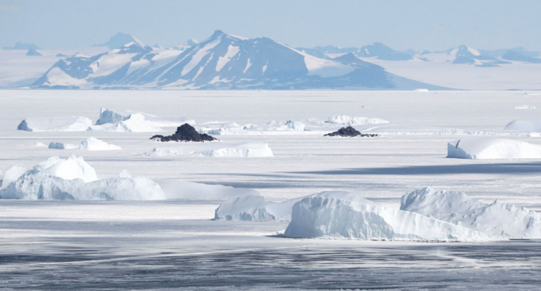Havsisen runt Antarktis minskar och är påtagligt mindre än vad som är normalt för september månad.