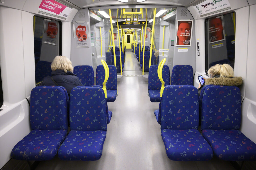 Stopp i tunnelbanan i Stockholm på grund av en älg.