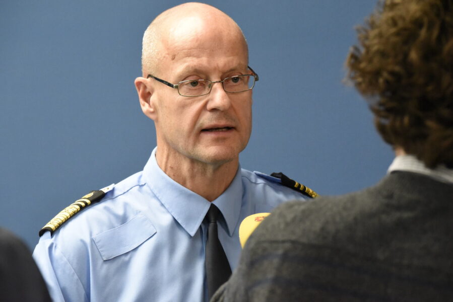 Regionpolischef Mats Löfving vid en pressträff i oktober 2021.