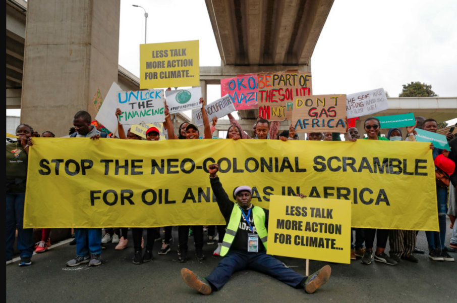 Demonstranter kräver åtgärder mot klimatförändringar under en demonstration i Nairobi, Kenya, igår måndag den 4 september, inför Afrikas klimattoppmöte.