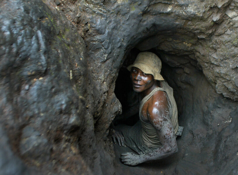 Kongo är ett land rik på mineraler såsom kobolt, men utvinningen brister ofta när det gäller mänskliga rättigheter och miljöhänsyn.