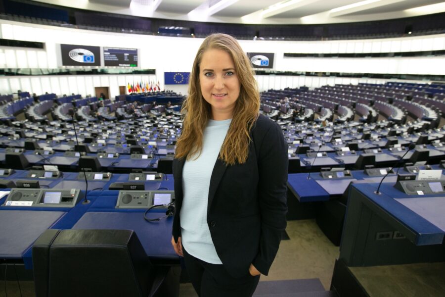 Europaparlamentariker Emma Wiesner (C) kämpar för att den nya djurskyddslagen ska röstas fram i EU.