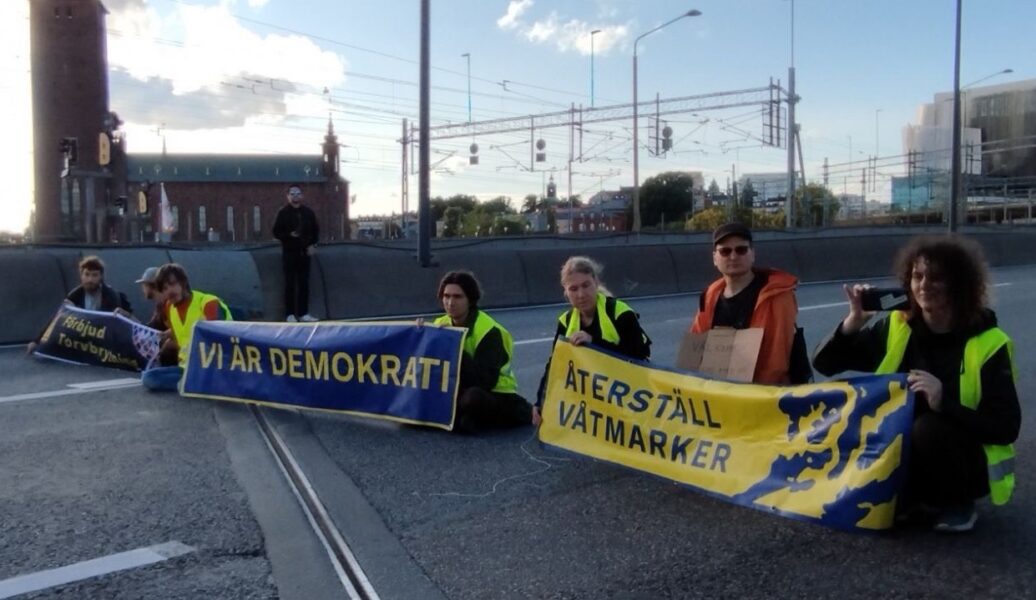 När aktivisterna blockerade Centralbron i Stockholm stängde staden av bron.