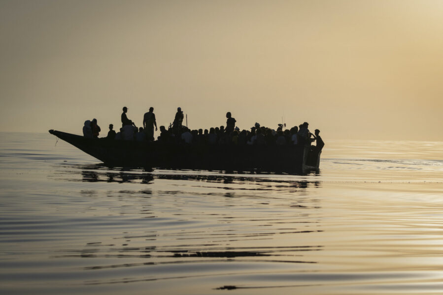 Migranter under en annan räddningsoperation på Medelhavet.