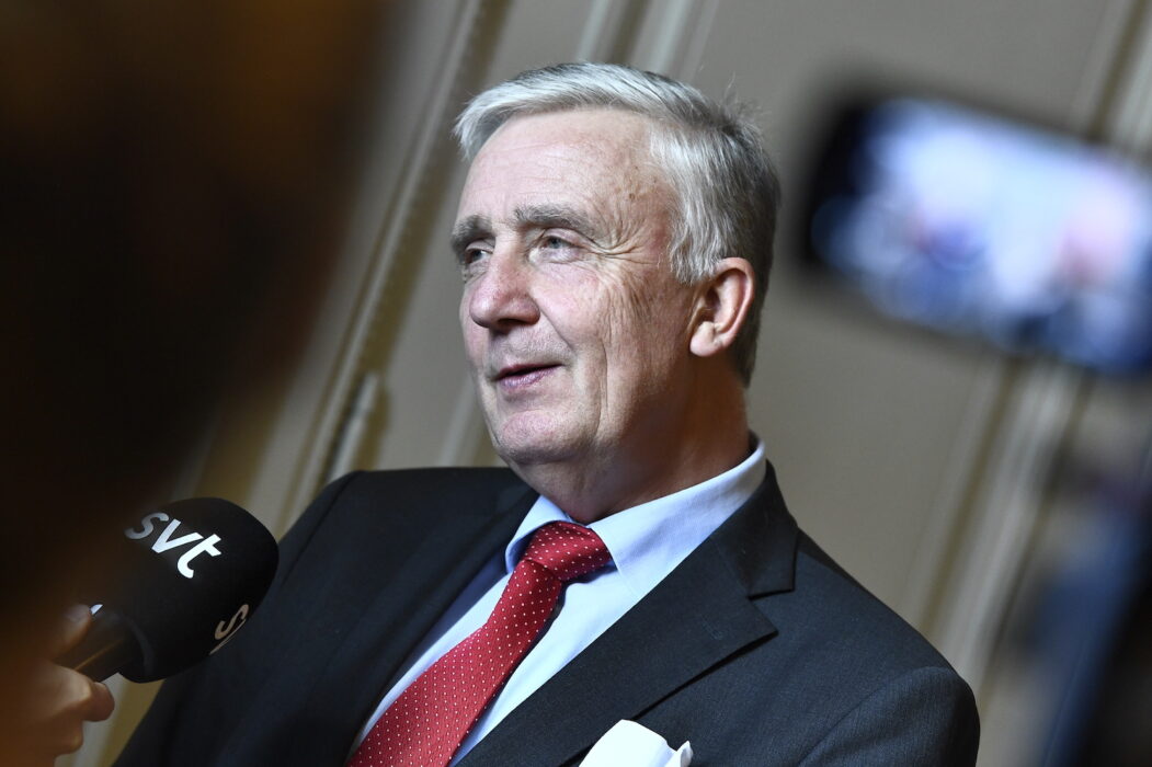 Regeringens utredare Fredrik Wersäll presenterar lagförslaget om anonyma vittnen.