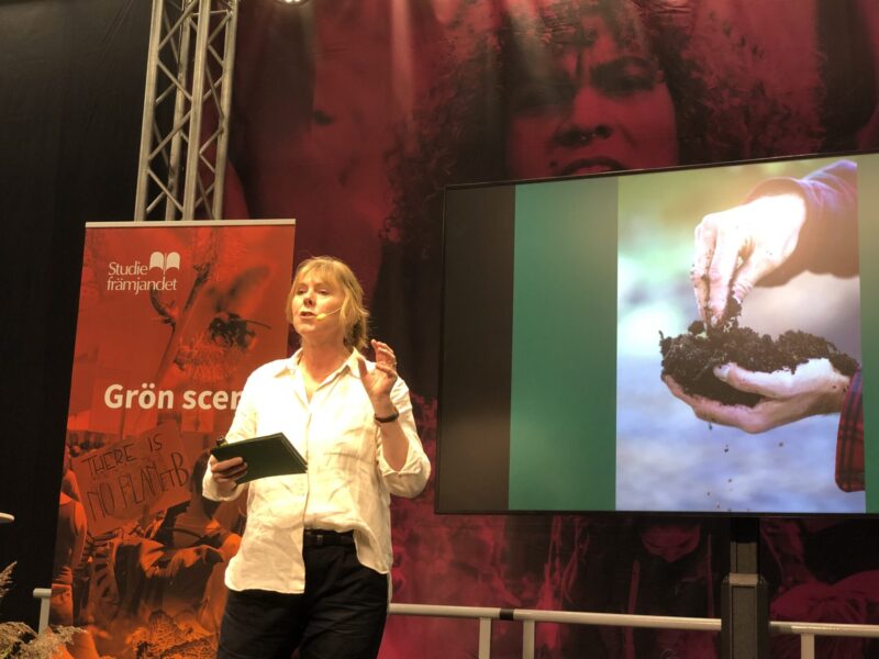 Författaren och journalisten Bella Linde pratade om No Dig-metoden på Bokmässan i Göteborg.