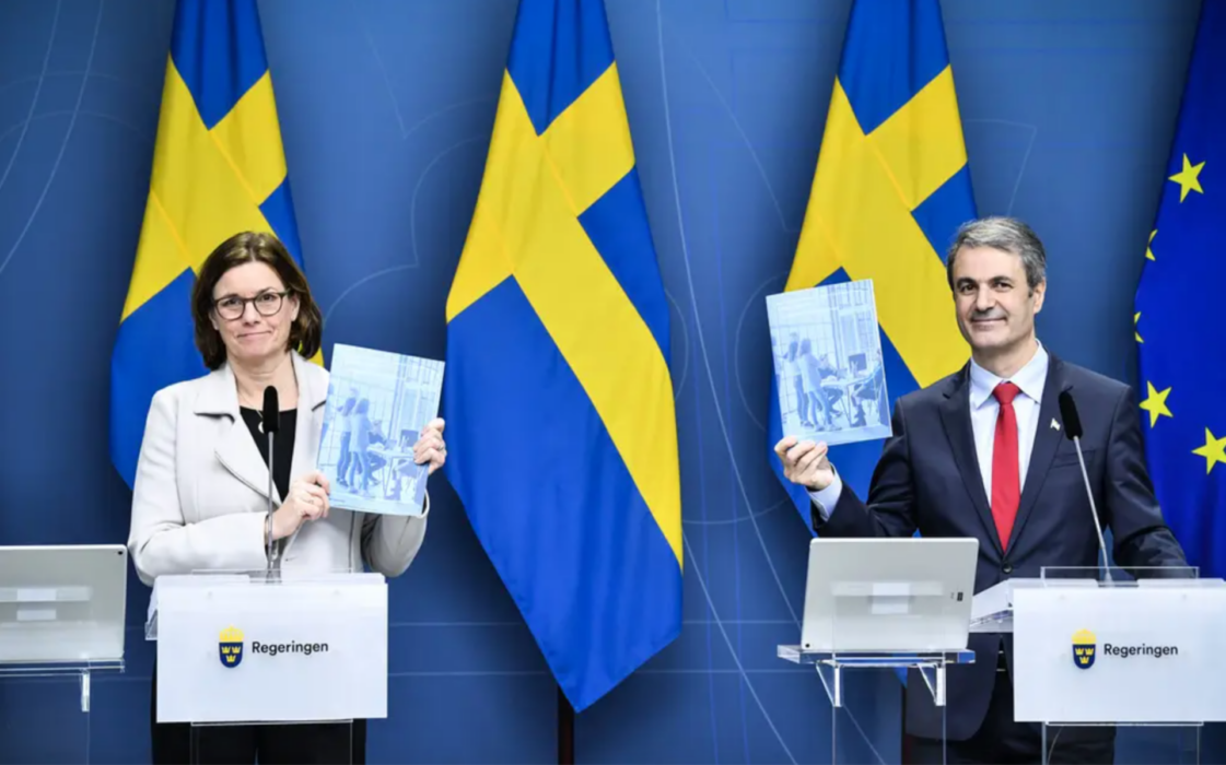 Bild från januari 2021 då dåvarande miljö- och klimatminister Isabella Lövin (tv) och näringsminister Ibrahim Baylan höll en digital pressträff för att presentera den första handlingsplanen för cirkulär ekonomi.
