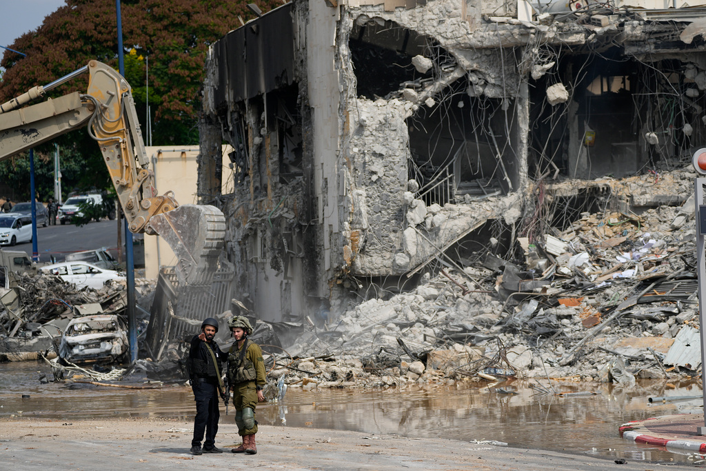 Resterna av en polisstation i Sderot i Israel.