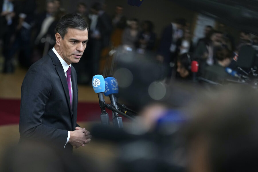 Spaniens premiärminister Pedro Sanchez har lagt fram ett förslag om minskad arbetsvecka för att få fler partier att stödja hans regeringsalternativ.