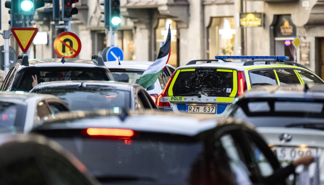 Demonstranter åkte runt i 200–300 bilar i Malmö, enligt polisen.