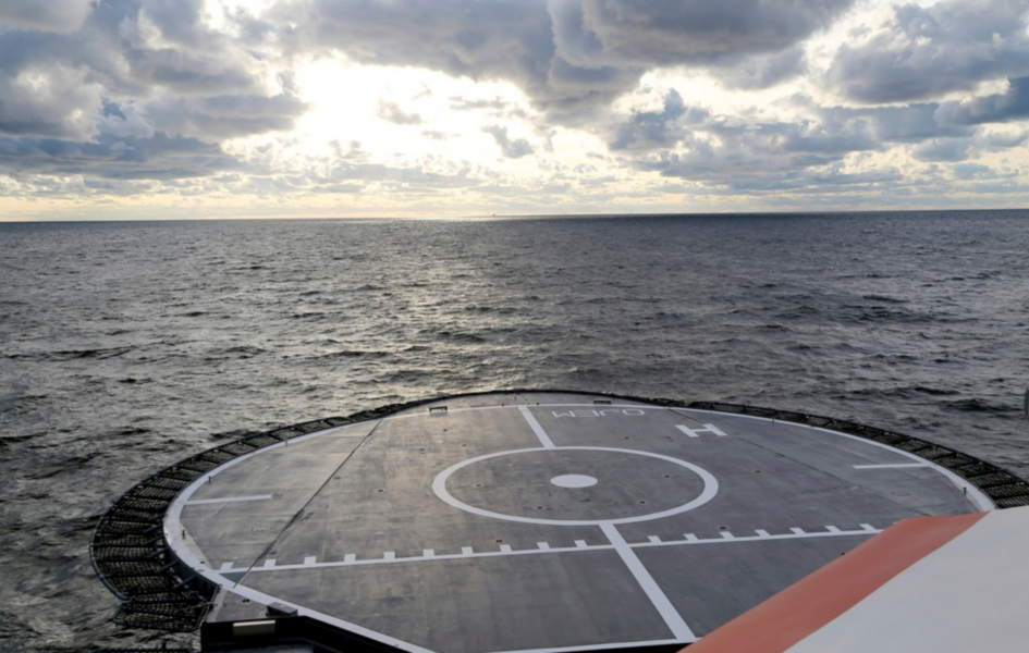 Ett av den finländska kustbevakningens fartyg som i förra veckan var på plats där gasledningen Balticconnector har sprungit läck.