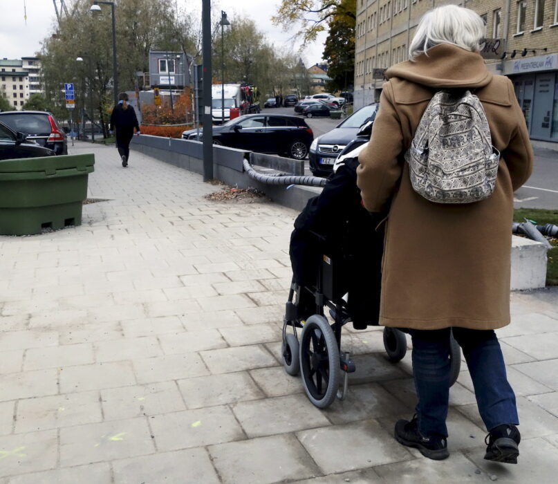 Det har kommit in 58 procent fler ansökningar om assistansersättning efter att reglerna ändrades vid årsskiftet, skriver Försäkringskassan.