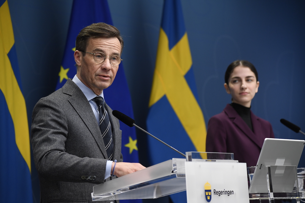 Ulf Kristersson och Romina Pourmokhtari har använt ord som olagliga om klimataktivister och hävdar att de saboterar den demokratiska processen.